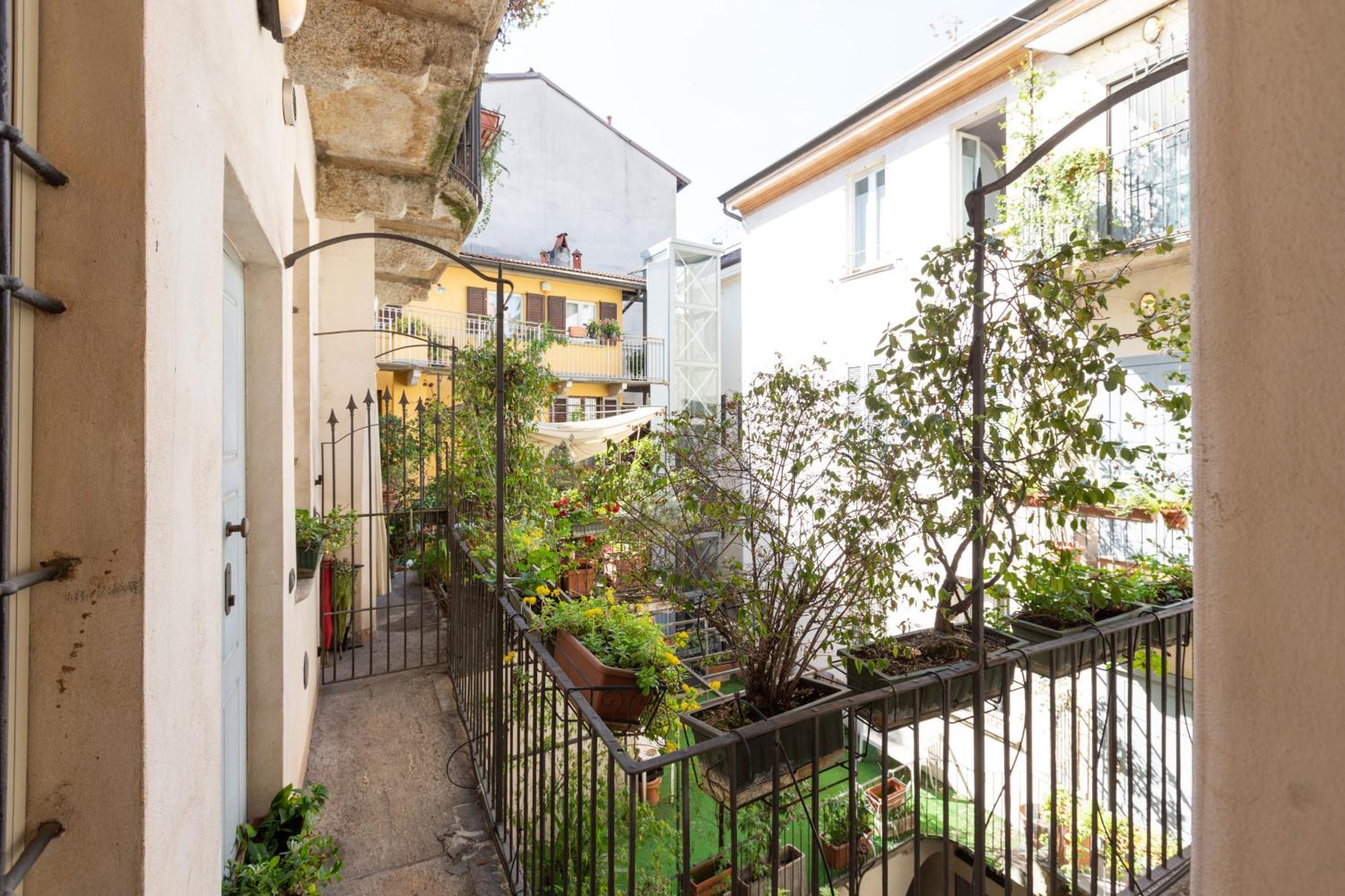 Cosy Two Bedroom Apartment Close To Navigli Milan Luaran gambar